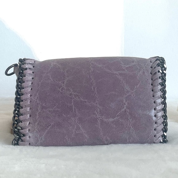 Borse In Pelle Made in Italy. Purple Leather Bag With Metal Trim and Chain - Picture 2 of 11